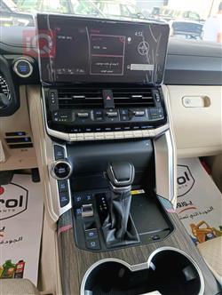 تۆیۆتا لاند کروزەر